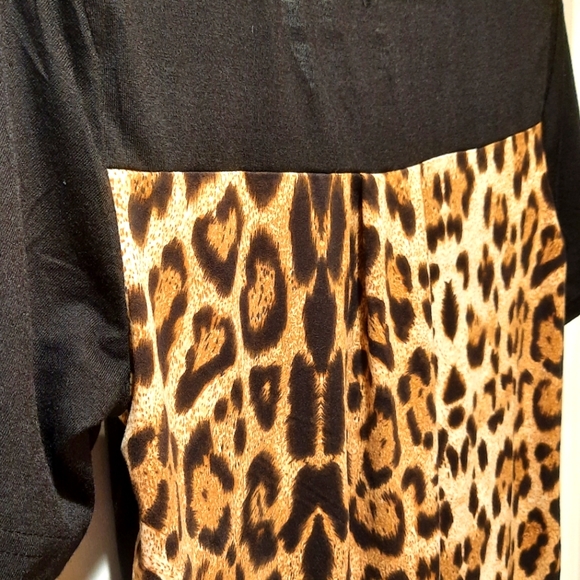 Blooming Jelly Short Sleeve V-neck Black and Animal Print Blouse size Small - Picture 7 of 10
